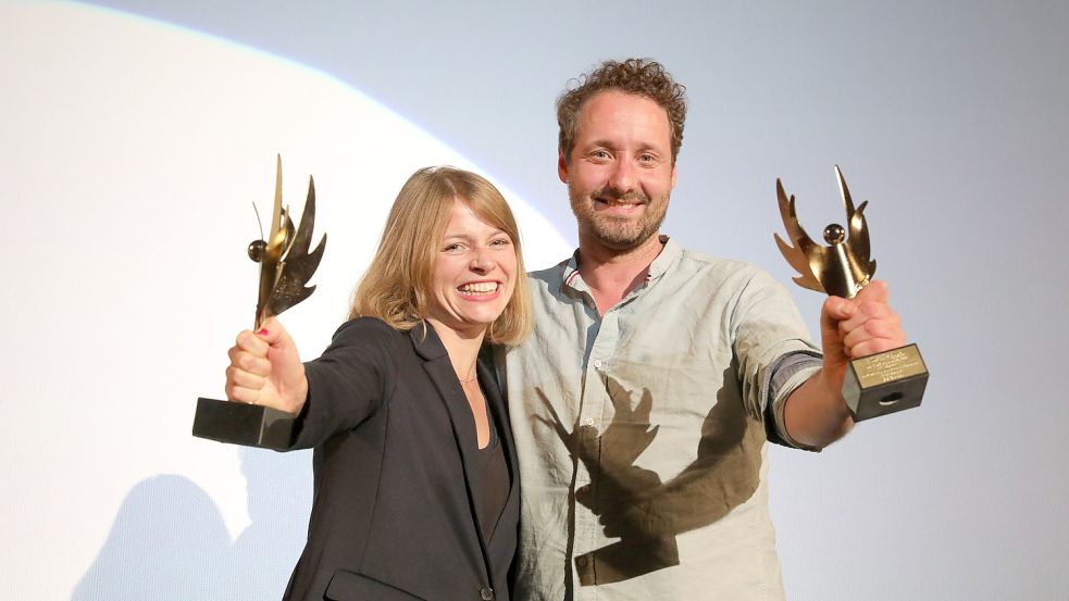 Erhielten für ihr Drehbuch „Sisterhood“ den Drehbuchpreis: Ines Berwing und Maximilian Feldmann. Foto: Hock