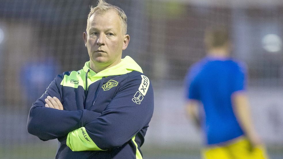 Christian Rosendahl war nach der Halbzeit sehr zufrieden mit dem Auftritt seiner Mannschaft – nach Spielschluss dagegen sehr bedient. Foto: Doden