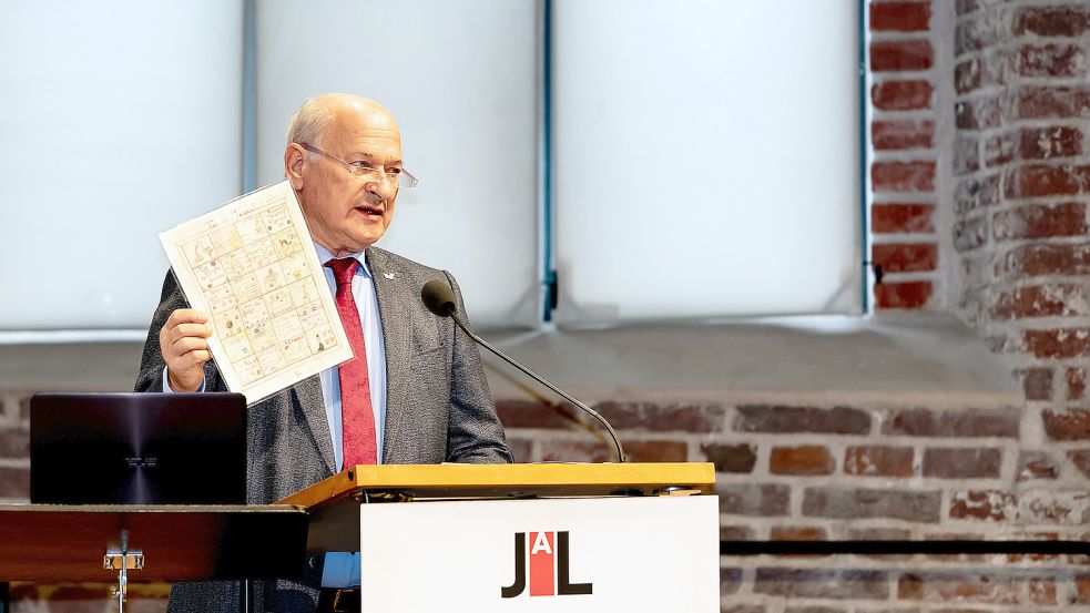 Tswi Herschel spricht am 13. Oktober im Emder Rathaus über den Holocaust, seine Familie und sein Leben. Foto: Richter