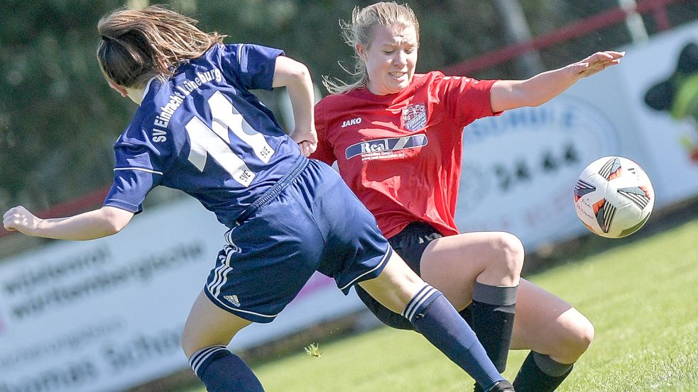 Die SG-Spielerinnen (rechts Marlit Eden) fuhren einen Dreier der Kategorie „Arbeitssieg“ ein. Fotos: Ortgies