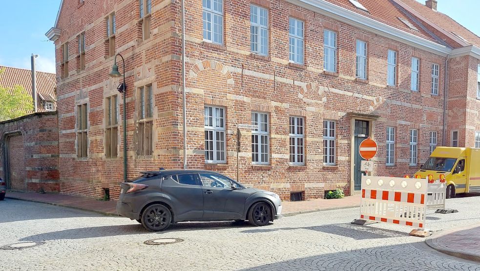 Einige Autofahrer missachteten in den vergangenen Tagen die Einbahnstraßenregelung in der Friedrich-Ebert-Straße. Foto: Hanssen