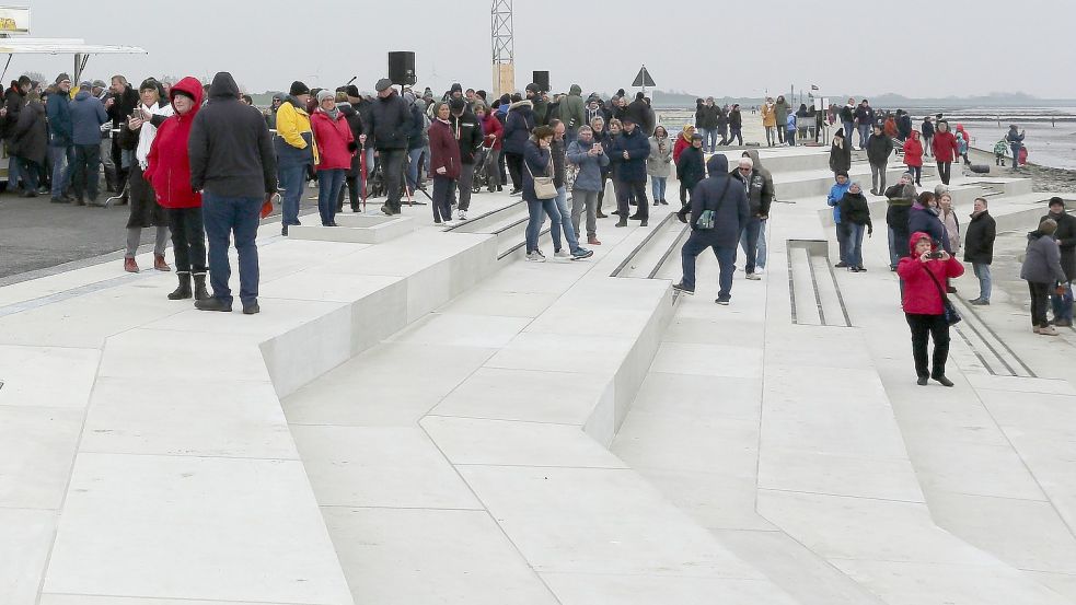 Am 1. November 2019 wurde bereits die Eröffnung von zwei neuen Stufenanlagen ins Meer gefeiert, dem 87 Meter breiten „Wattfenster“ und den 20 Meter breiten „Meeresterrassen“. Archivfotos: Kiefer