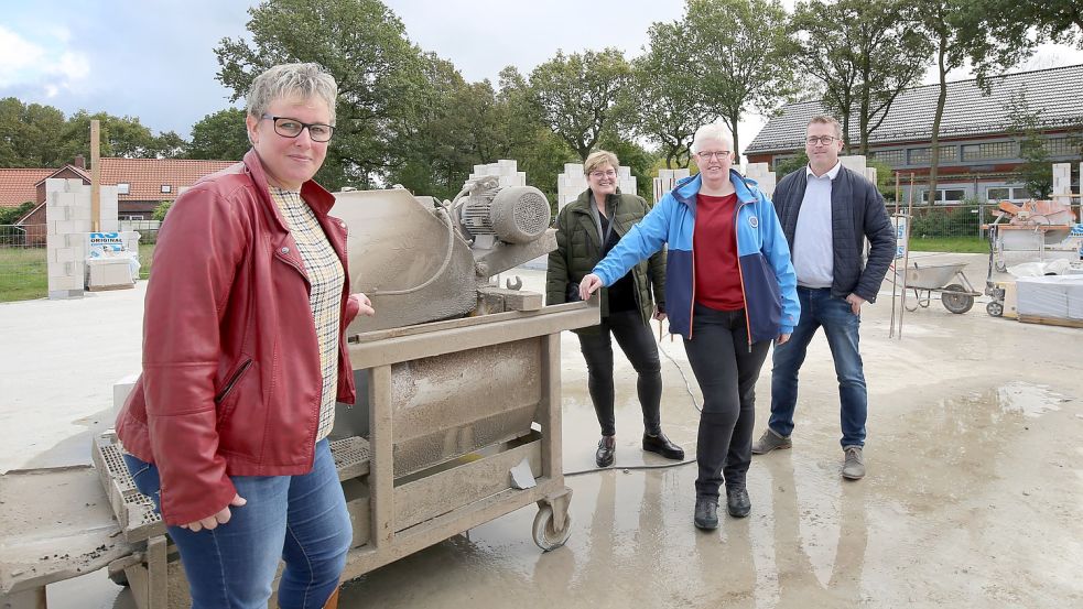 Haben ein Wörtchen beim Kitabau mitzureden (von links): die Leiterin der neuen Kita Sonja Ubben, Annette Lang als Leiterin des Bauamts, Silvia Ihnken von der Gemeinde und Sven Bünting vom Planungsbüro 3ing.