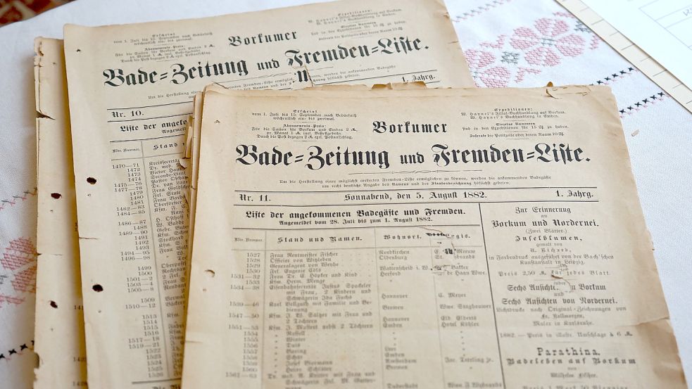 Eine Borkumer Zeitung, damals noch „Borkumer Bade-Zeitung und Fremden-Liste“, von 1882 ist die älteste, die im Archiv noch existiert. Fotos: Hagewiesche