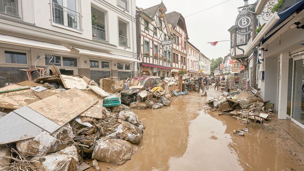 In Bad Neuenahr-Ahrweiler (Bild) und in weiteren Orten in Rheinland-Pfalz und Nordrhein-Westfalen tötete die Flut Menschen und sorgte für Verwüstung. Die vom Unwetter Betroffenen sollen nun in Ostfriesland ein paar Tage lang abschalten können – oder es zumindest versuchen. DPA-Foto: Thomas Frey