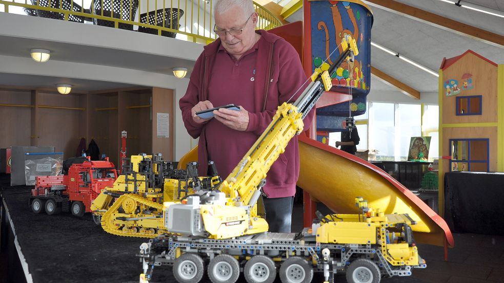 Bei Günter Schösser begann die Faszination fürs Lego erst im Alter von 72 Jahren. Foto: Ullrich