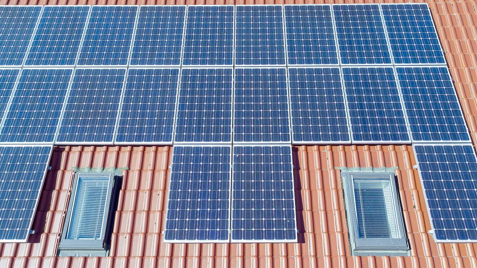 Eine Photovoltaikanlage auf dem Dach des Eigenheims kann sich lohnen. Foto: Pleul/dpa