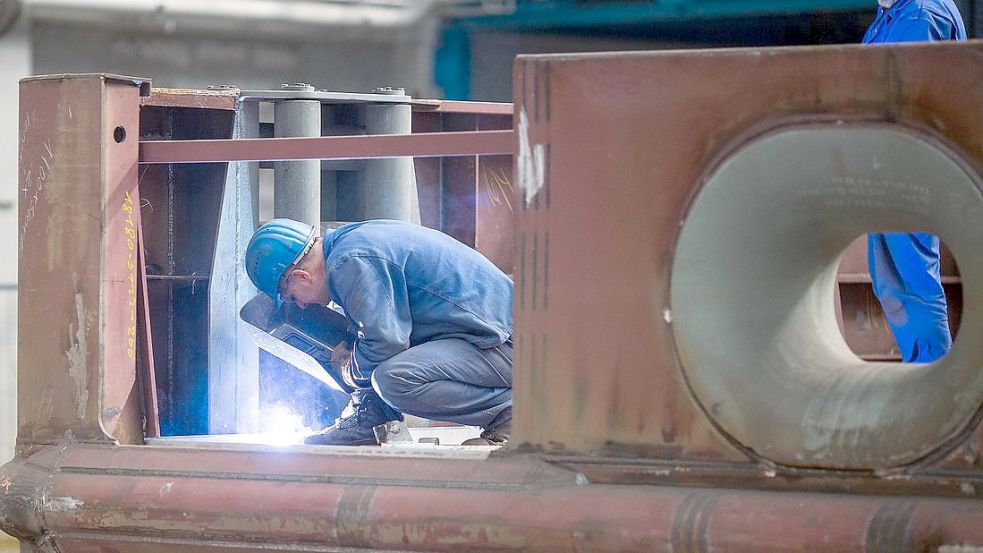Rund 44 Prozent der Werftarbeiter in Deutschland sind per Werkvertrag beschäftigt. Foto: Hanschke/DPA