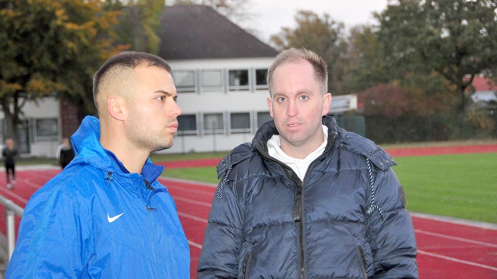 Auf Michael Zuidema (rechts) und Torben Dirks wartet noch viel Arbeit. Foto: Wolters