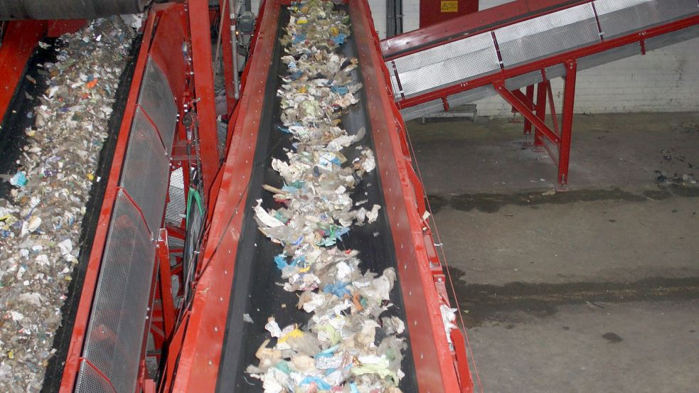 Hier wird der Müll schon mal vorsortiert. Foto: Zweckverbands Abfallwirtschaftszentrum Friesland/Wittmund