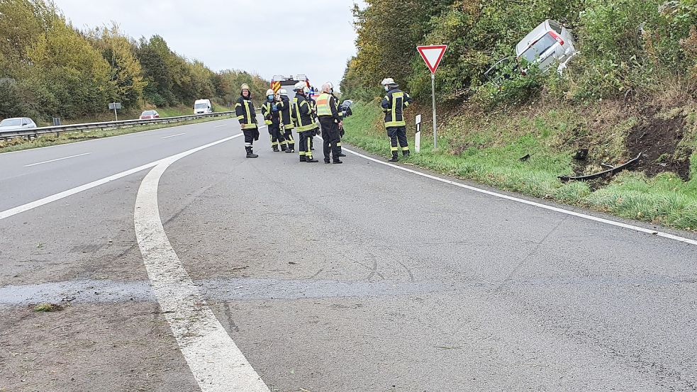 Polizei, Feuerwehr und Rettungskräfte waren auf der Autobahn im Einsatz. Foto: Polizei