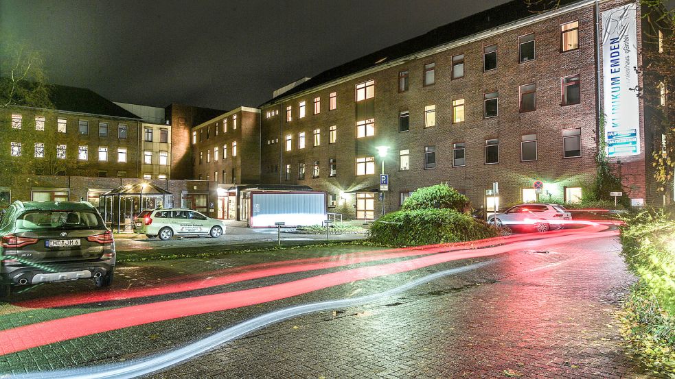 Zuletzt war die Intensivstation des Emder Krankenhauses immer mal wieder abgemeldet gewesen, weil Personal fehlte. Foto: Ortgies/Archiv