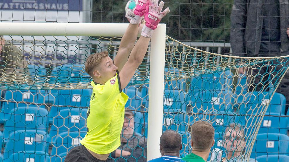 Der Emder Marcel Bergmann hütete in fünf von zehn Regionalliga-Spielen das Jeddeloh-Tor. Foto: Imago