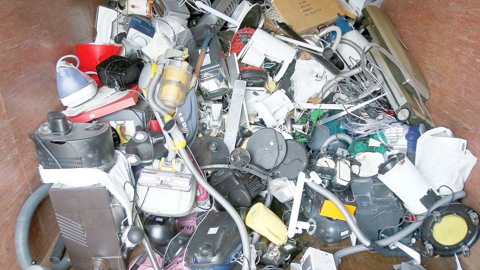 Viele Wertstoffe aus Elektrogeräten können wiederverwertet werden. Die Voraussetzung ist jedoch eine ordentliche Entsorgung. Über die kommunalen Wertstoffhöfe und Sammelstellen oder den Handel wird das weitgehend gewährleistet. Foto: Christian Charisius/dpa