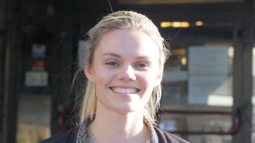 Dr. Katharina Heidtmann (29) ist Klimaschutzmanagerin der Stadt Aurich. Foto: Luppen