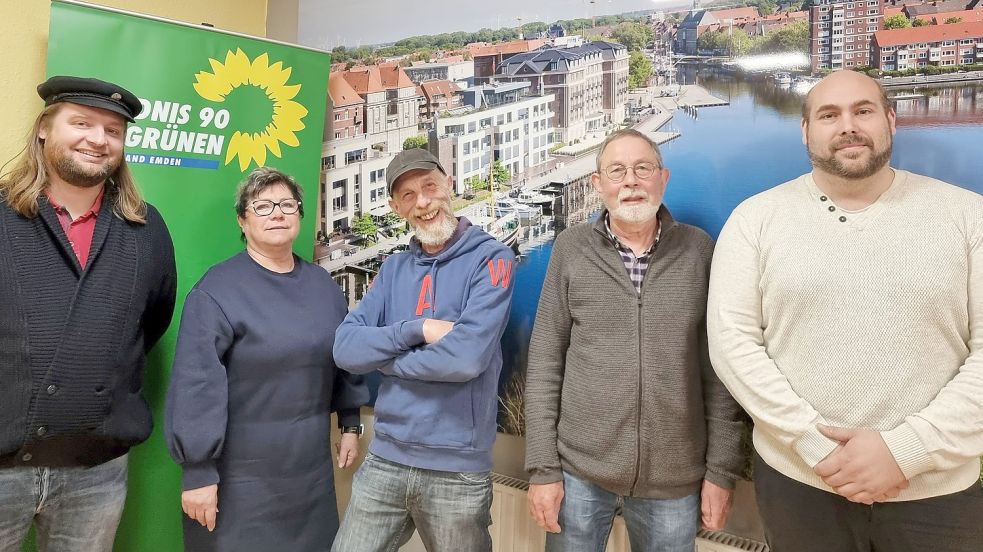 Die Mitglieder der Gruppe „Grüne feat. Urmel“ sind (von links) Christian Nützel, Andrea Marsal, Johannes „Urmel“ Meyering, Bernd Renken und Sebastian Borchers. Auf dem Foto fehlen Abdou Ouedraogo und André Göring. Foto: Privat