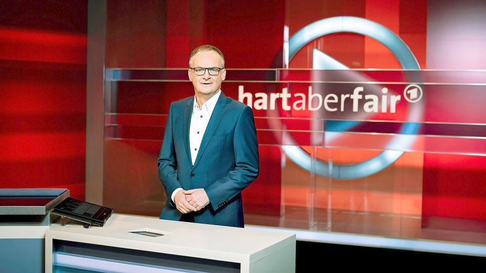 „hart aber fair“: Frank Plasberg diskutiert über die Menschen vom Land und die Politik aus der Großstadt. Foto: WDR/Stephan Pick