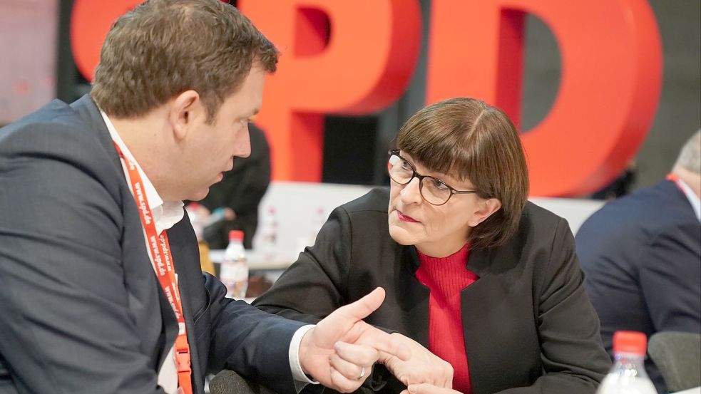 Generalsekretär Lars Klingbeil soll künftig gemeinsam mit Parteichefin Saskia Esken die SPD führen. Ein Parteitag soll das Tandem am 10. Dezember wählen. Foto: Kay Nietfeld / dpa