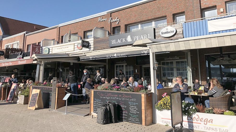 Trotz Corona waren die Restaurants und Bars auf Borkum gut besucht. Foto: Kraft