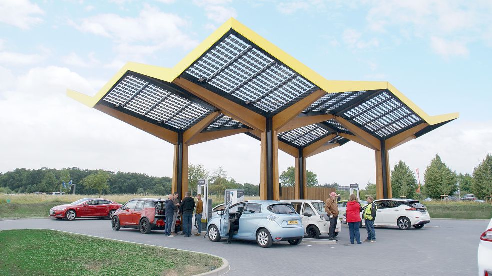 Die Stationen sollen überdacht sein – wie diese bei Limburg. Foto: Fastned