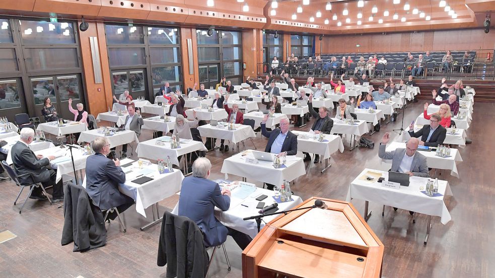 Alle Ämter sind vergeben, die Ausschüsse bestimmt: Der Auricher Stadtrat ist jetzt arbeitsfähig. Foto: Ortgies