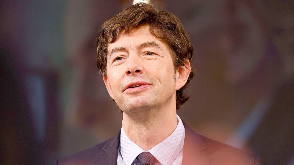 Christian Drosten bei einer Preisverleihung in Köln. Im Podcast erklärt er, ob eine Booster-Impfung auch vor sechs Monaten sinnvoll ist. Foto: imago images/Future Image/Christoph Hardt