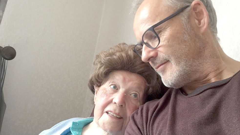Hält die Geschichte seiner Mutter Aenne am Leben: Reinhold Beckmann. Foto: Reinhold Beckmann
