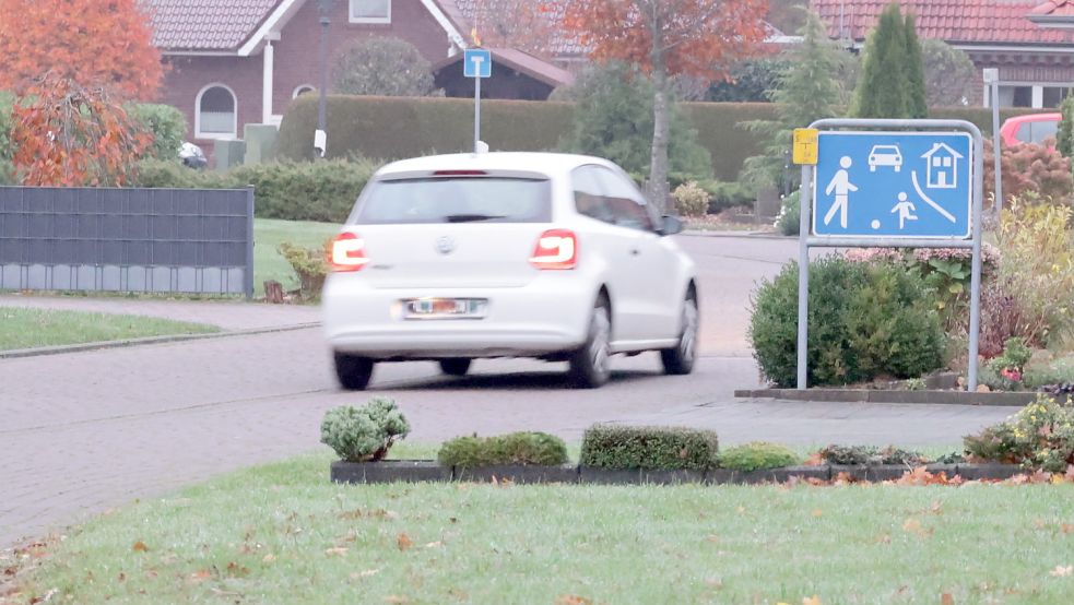 Wer dieses Schild sieht, darf nur noch mit Schrittgeschwindigkeit weiterfahren. Foto: Kiefer