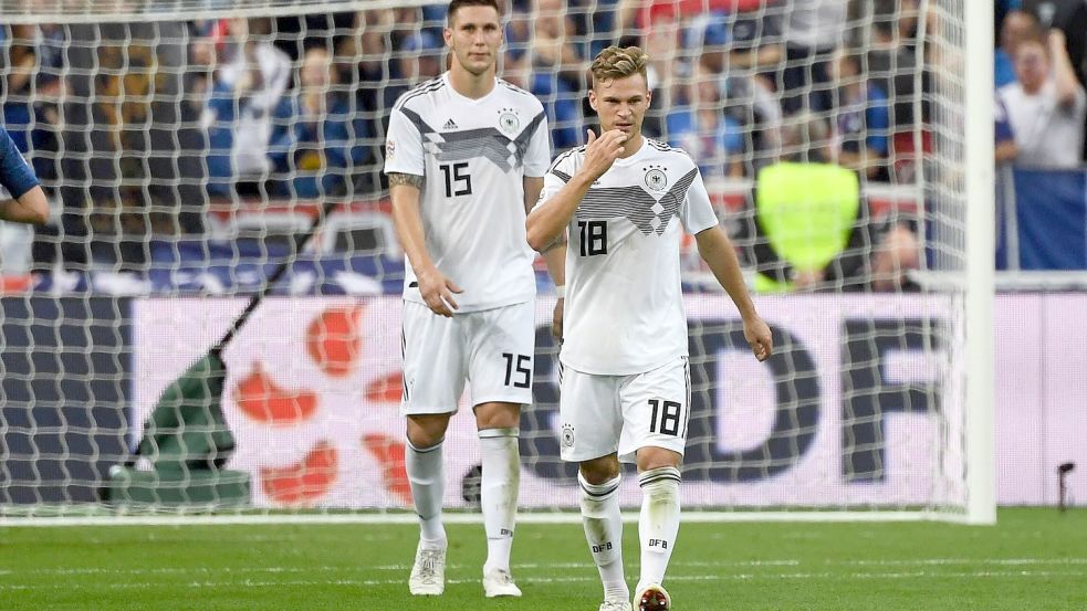 Ein Bild aus infektions-irrelevanten Tagen: Niklas Süle, Joshua Kimmich (von links). Foto: imago/Koch Foto: Matthias Koch