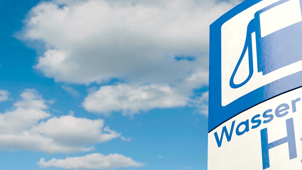 Wasserstoff gilt als verheißungsvoller Treibstoff der Zukunft. In Emden soll er über ein Tankstellennetz auf die Straße gebracht werden. Symbolbild: bluedesign/stock.adobe.com