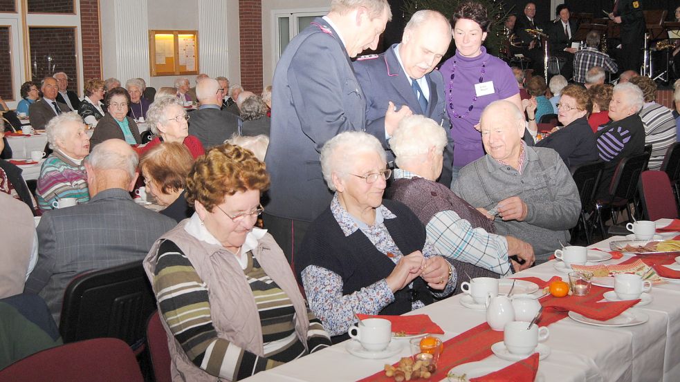 Für viele Senioren gehörten Weihnachtsfeiern, wie auf diesem Symbolbild, zu den Höhepunkten im Jahr. Foto: Archiv