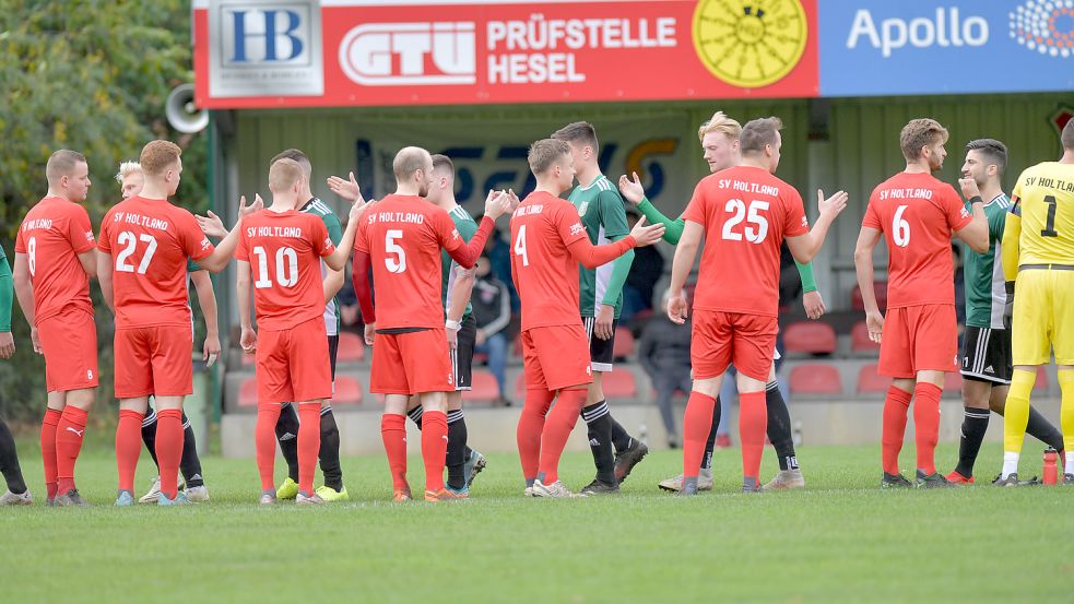 Es grüßt der Spitzenreiter: Die Fußballer des SV Holtland sind die positive Überraschung der bisherigen Saison. Foto: Ortgies