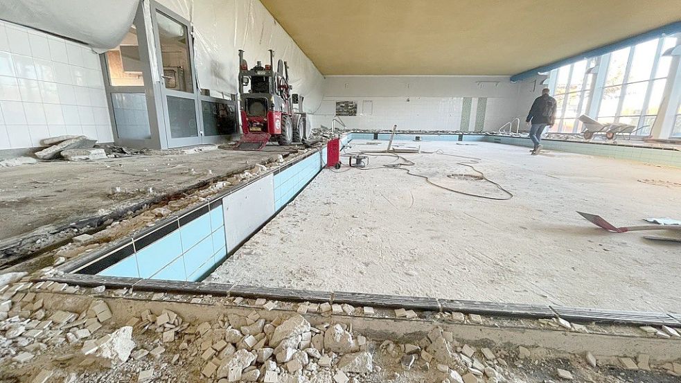 Seit rund einem Monat wird das Bad saniert. Foto: Privat
