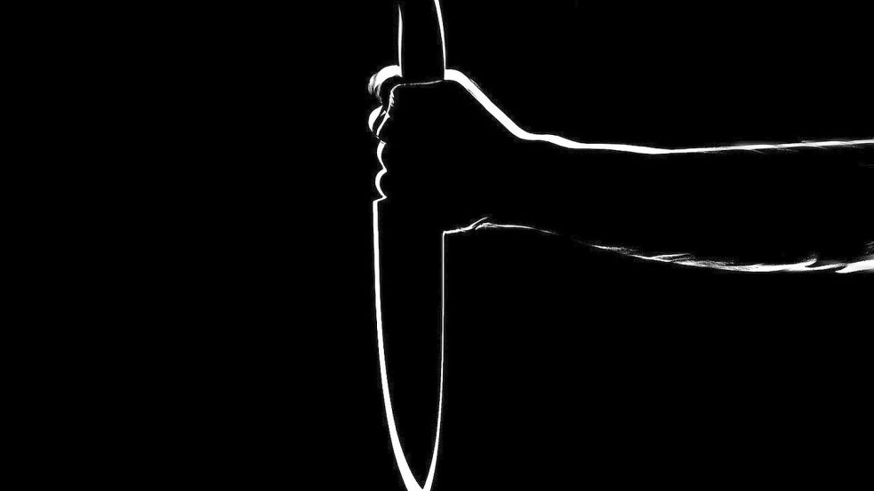 Weil die Musik zu laut war, stach ein 52-jähriger Strackholter mit einem Messer zu. Symbolfoto: Pixabay