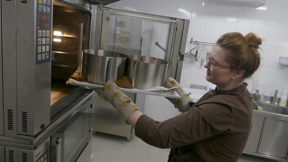 Im Eislabor von Andreas und Vanessa Karafotias ist vorrübergehend ein Backofen eingezogen. Foto: Gettkowski