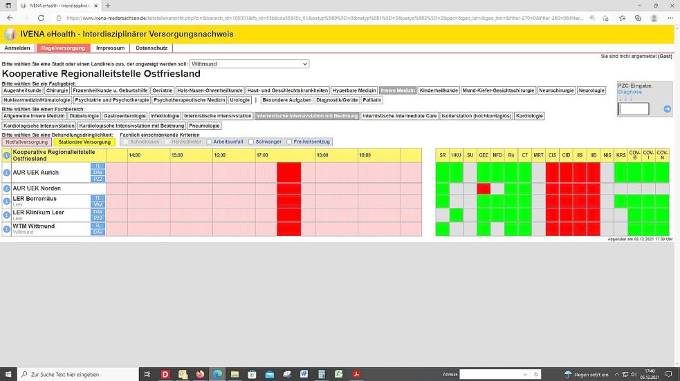 Sonntag, 17.40 Uhr: Alle Intensivstationen in Ostfriesland waren im Ivena-Portal abgemeldet, konnten also keine Patienten mehr aufnehmen – auch die Emder Intensivstation, die nicht bei der "Kooperativen Regionalleitstelle Ostfriesland", sondern in der Ansicht der "Feuerwehr- und Rettungsleitstelle" Emden gelistet ist. Screenshot: OZ
