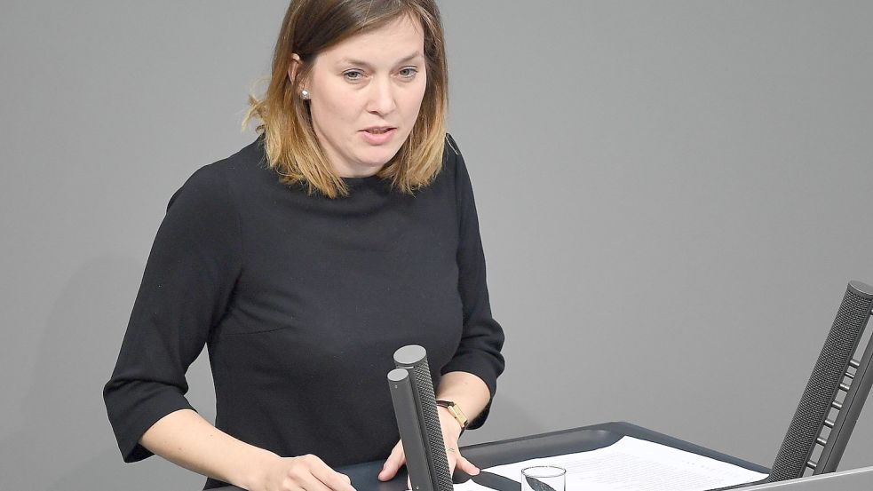 Siemtje Möller am Rednerpult im Bundestag. Foto: Pedersen/dpa
