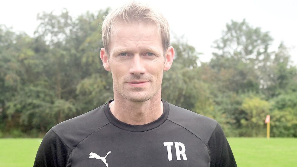 Bereits seit 16 Jahren ist Jörn Janssen Trainer der ersten Herren des SV Holtland. Foto: Damm