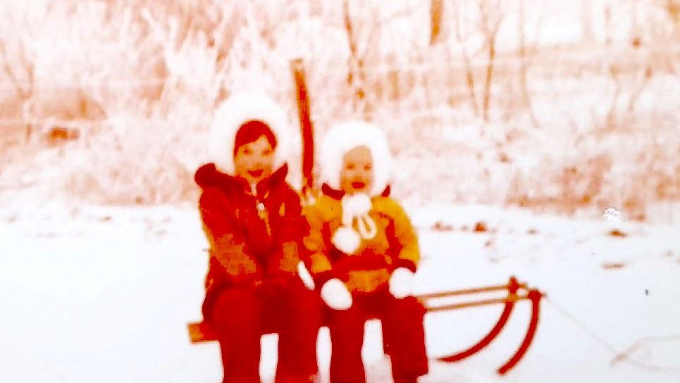 Vor 40 Jahren gab es zu Weihnachten einen Schlitten (rechts Andrea Bunjes).