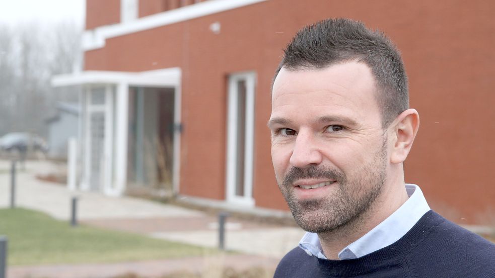 Seit November 2020 steht Stefan Klaassen an der Spitze der neu gegründeten Wirtschaftsförderung der Stadt Emden. Foto: Päschel