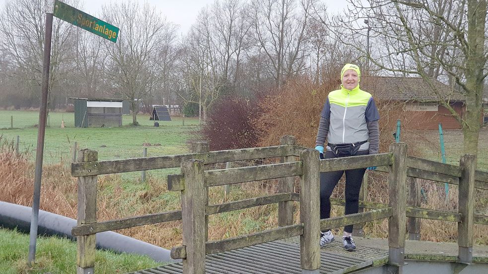 Nicht nur Sportler nutzen die Brücke zum Deich gerne. Für Ausflügler ist sie eine schnelle Verbindung in den Ortskern. Foto: Gettkowski