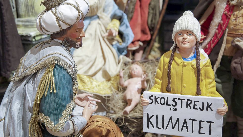 Direkt neben Jesus: In Italien hat ein Künstler die Klimaaktivistin Greta Thunberg als Terracotta-Figur in einer Weihnachtskrippe platziert. Foto: Salvatore Laporta /IPA via imago images