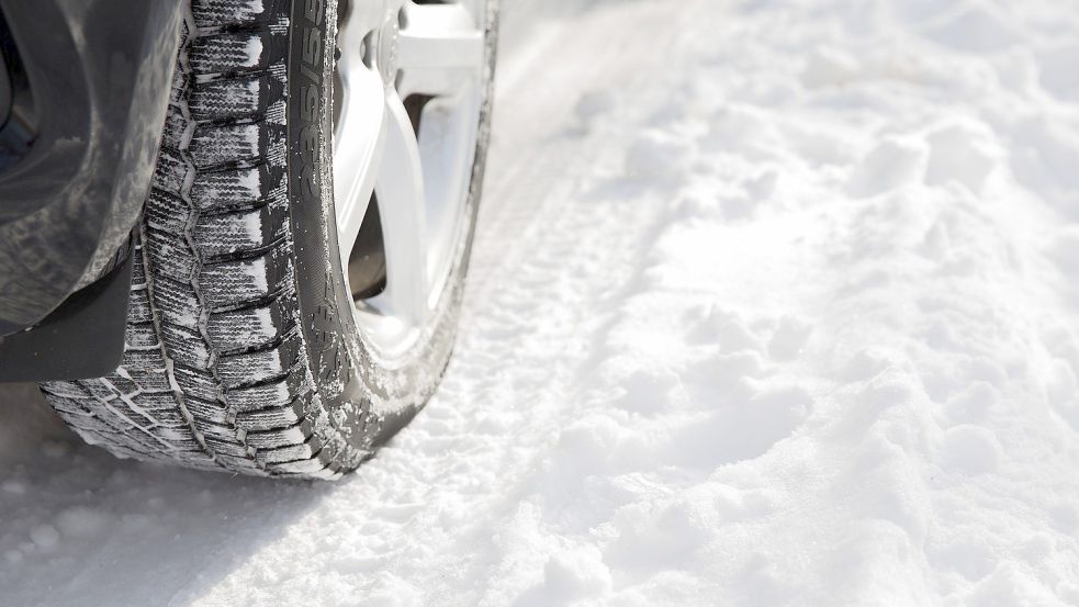 Schnee und Frost können für Autofahrer eine Herausforderung bedeuten. Deshalb sollte man sein Auto winterfest machen. Foto: Pixabay
