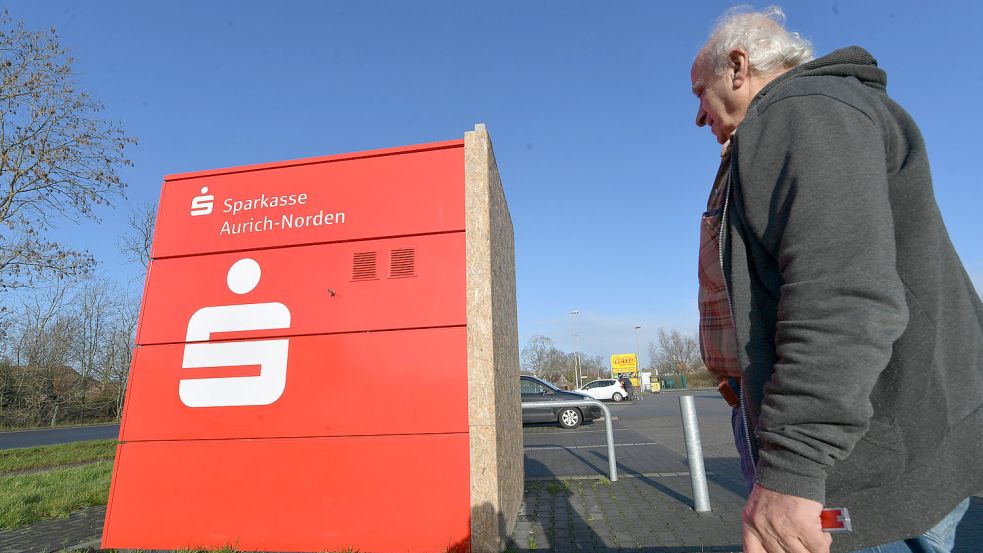 An dieser Stelle auf dem Netto-Parkplatz in Riepe stand bis zum vergangenen September ein Geldautomat der Sparkasse. Foto: Ortgies