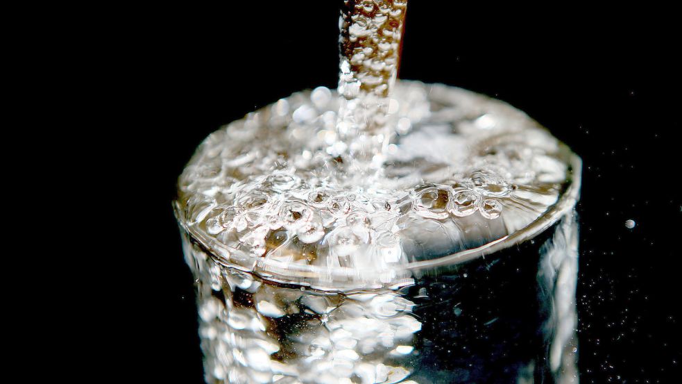 Wasser ist das wichtigste aller Grundnahrungsmittel. Auf Langeoog kämpften die Bürger deswegen um ihre Süßwasserlinse. Foto: picture alliance / dpa