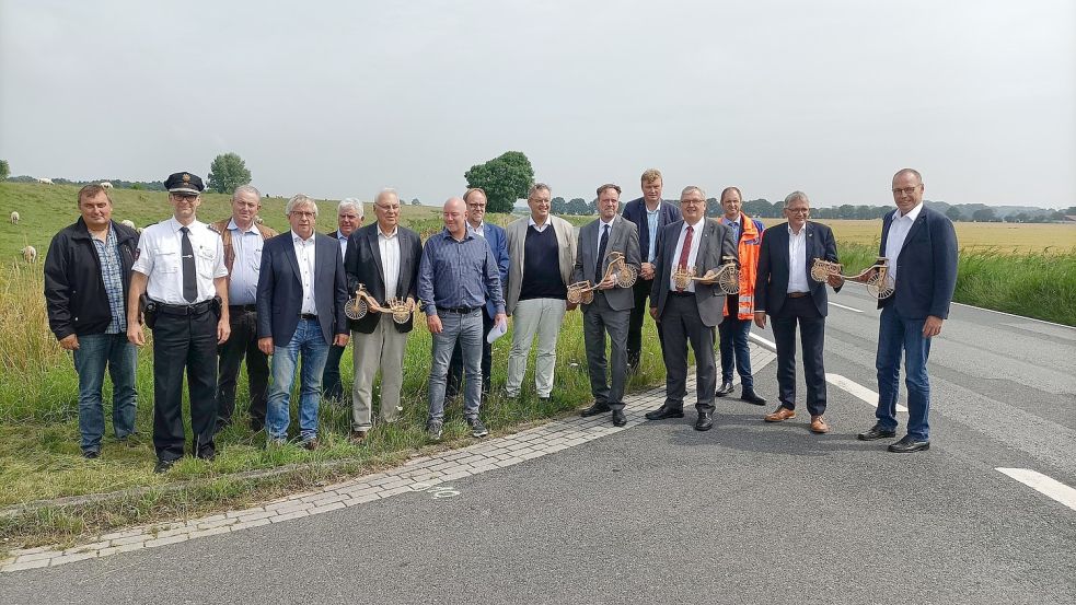 Im Sommer des vergangenen Jahres hatte die Niedersächsische Landesbehörde für Straßenbau und Verkehr bereits die Förderzusage für den langersehnten Lückenschluss zwischen Norden und Greetsiel übergeben. Archivfoto: Privat / Wulf-Ingo Schöne