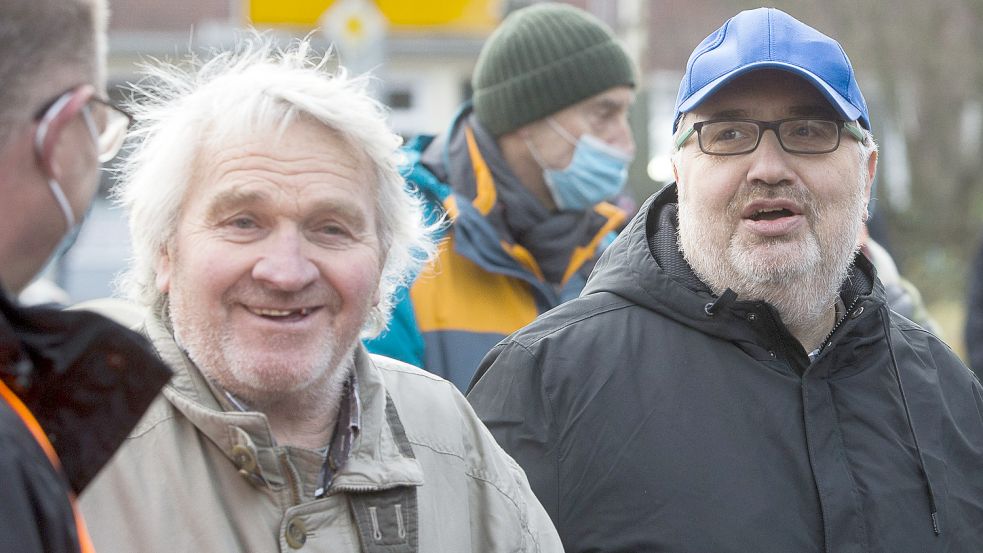 AfD-Mann Dr. Reiner Osbild (rechts) marschierte am Samstag bei der ersten Demo unter dem Motto „Eltern gegen Rechts und für freie Impfentscheidung“ mit. Foto: J. Doden