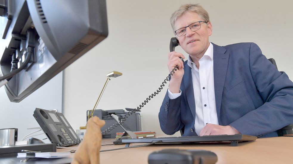 An jedem zweiten Sonnabend im Monat spricht Horst Feddermann mit den Auricher Bürgern. Foto: Archiv/Ortgies