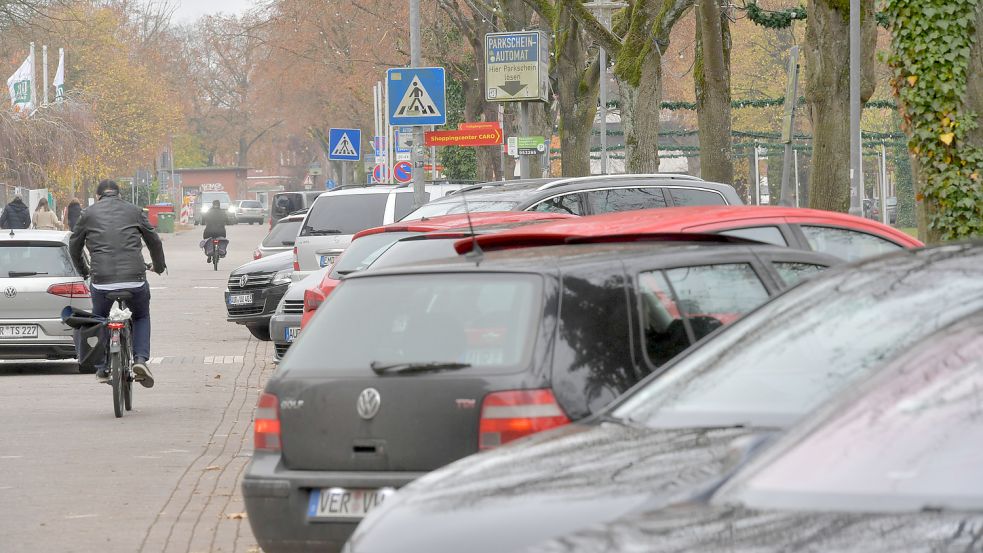 Die Teilnehmer der Bürgerbefragung wünschen sich einen autofreien Georgswall zum Flanieren und Verweilen. Heute ist die Situation weniger einladend. Foto: Ortgies