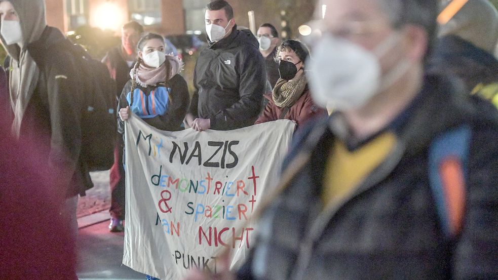 Die Demonstranten am Rathaus zeigten klare Kante gegen Nazis.